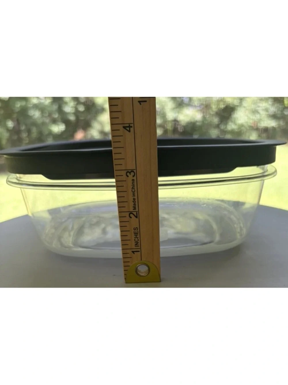 Rubbermaid Clear Premier 9 Cup Storage Container & Black Lid FG 7H78